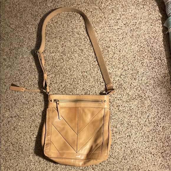 Lucky Brand Leather Crossbody Bag like new barely used - Picture 2 of 5